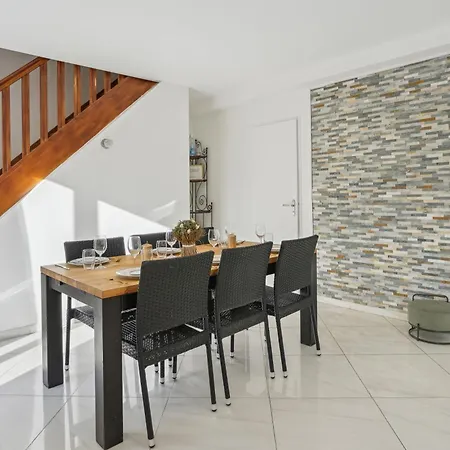 Lägenhet Chic Friendly And Spacious House