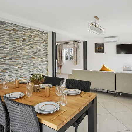 Chic Friendly And Spacious House * Villejust